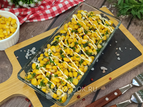 Салат с морской капустой, яйцом и кукурузой, рецепт с фото
