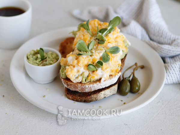 Скрэмбл с авокадо, рецепт с фото