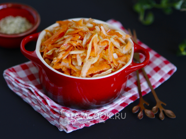 Детский салат из моркови и яблока, рецепт с фото