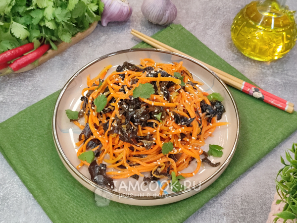 Морковь по-корейски с древесными грибами, рецепт с фото