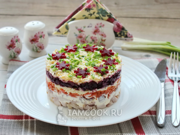 Салат «Генеральский» с копченой курицей, рецепт с фото