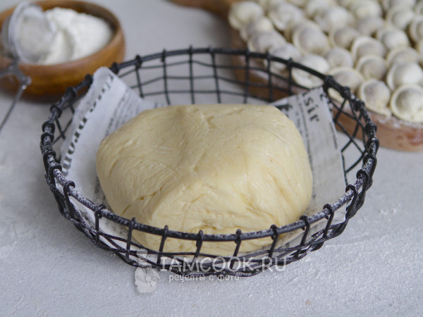 Тесто на пельмени на дрожжах, рецепт с фото