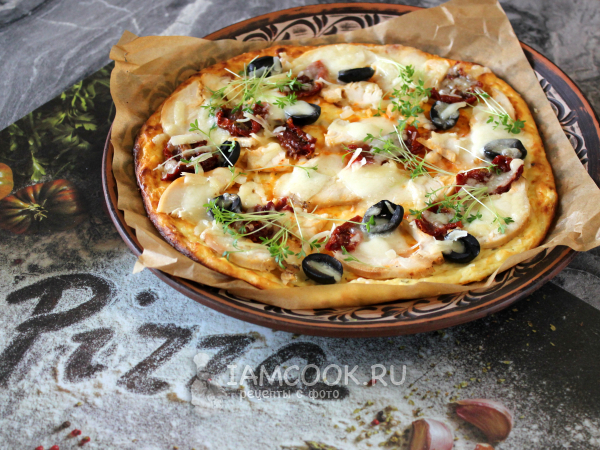 Кето пицца с курицей и вялеными томатами, рецепт с фото