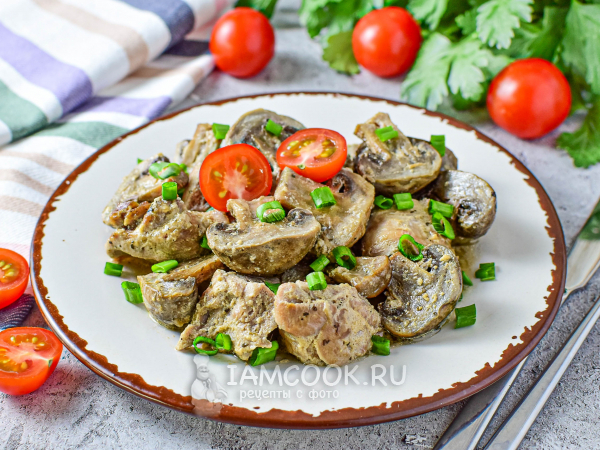 Бедро индейки с грибами в духовке, рецепт с фото
