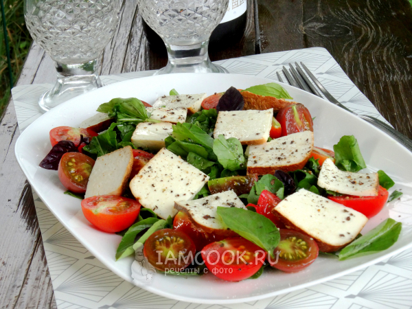 Салат с копченым сыром, рецепт с фото