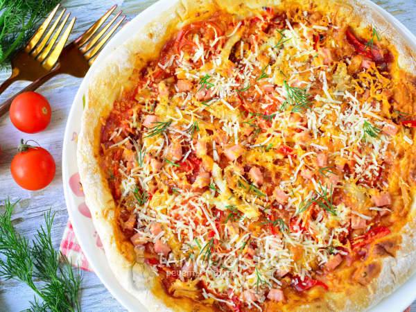 Пицца с курицей и колбасой, рецепт с фото