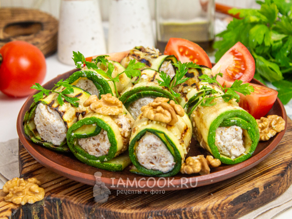 Рулетики из кабачков с грецкими орехами, рецепт с фото