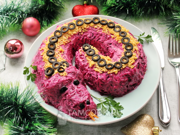 Селедка под шубой на год Змеи, рецепт с фото