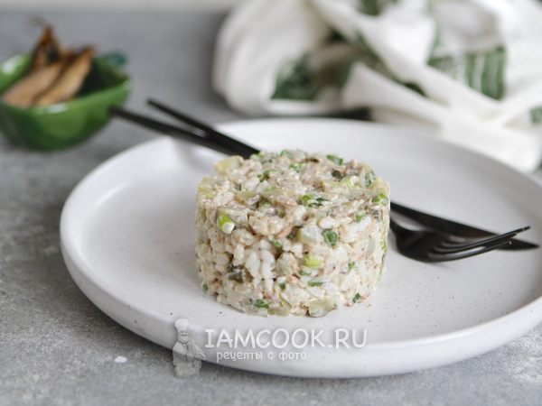 Салат со шпротами и рисом, рецепт с фото