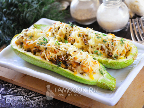 Лодочки из кабачков с курицей и грибами в духовке, рецепт с фото