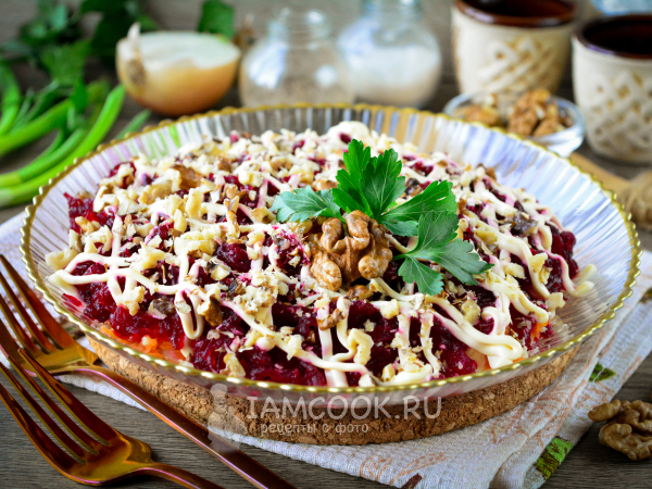 Селедка под шубой с грецкими орехами, рецепт с фото