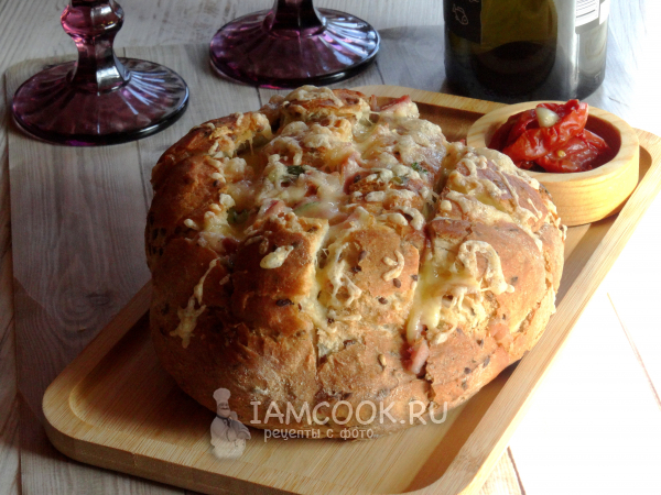 Хлеб с сыром и беконом в духовке, рецепт с фото