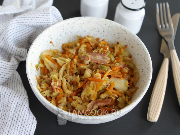 Тушеная капуста с салом, рецепт с фото