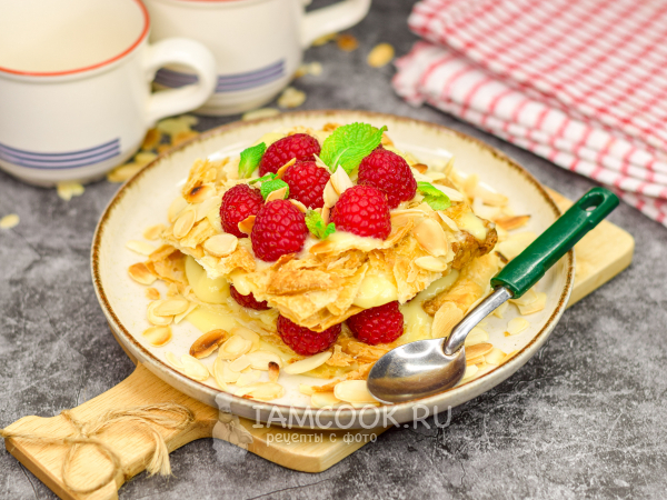 Десерт из слоеного теста и заварного крема, рецепт с фото