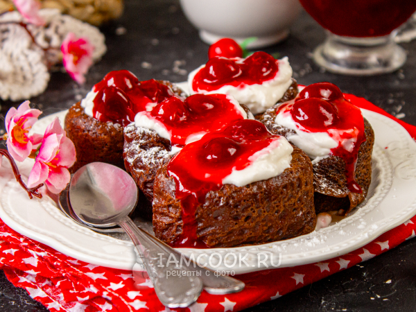 Блины шоколадные с маскарпоне и вишней, рецепт с фото