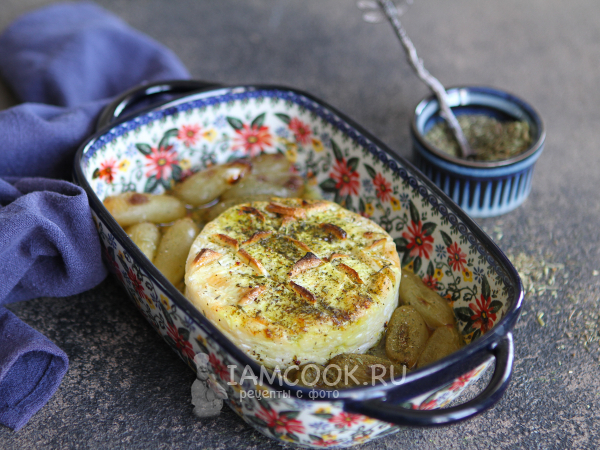 Сыр камамбер в духовке с чесноком, рецепт с фото