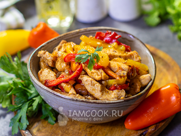 Куриное филе с болгарским перцем на сковороде, рецепт с фото