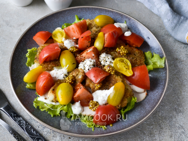 Салат с жареным сулугуни и курицей, рецепт с фото
