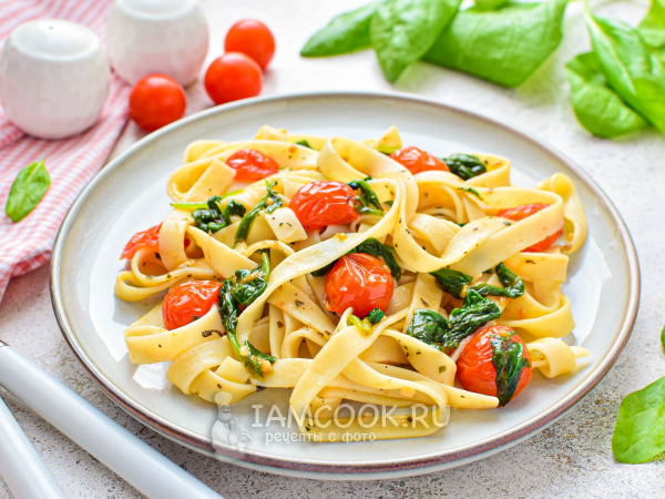 Паста с черри и шпинатом, рецепт с фото