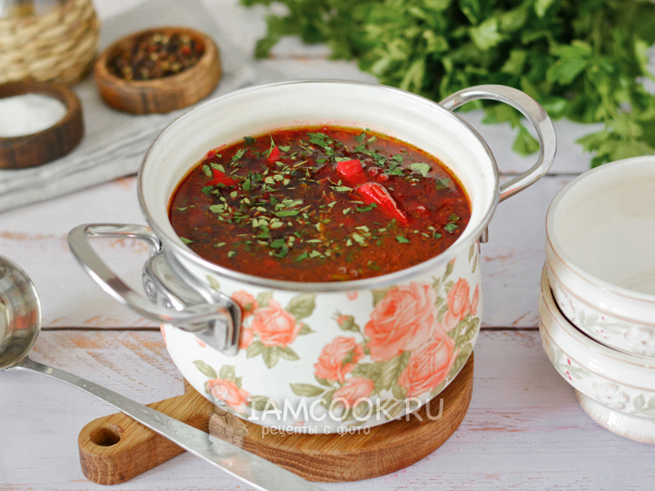 Горячий свекольник на мясном бульоне, рецепт с фото