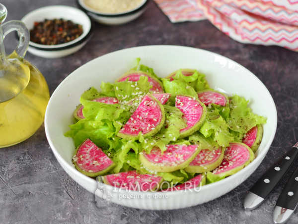 Салат из арбузной редьки, рецепт с фото