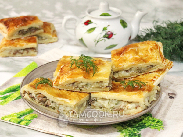 Пирог с тушенкой и картошкой, рецепт с фото