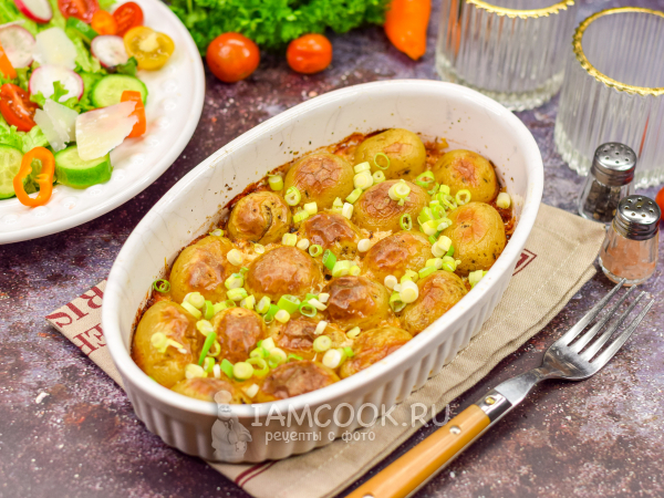 Запеченный картофель с пармезаном в духовке, рецепт с фото