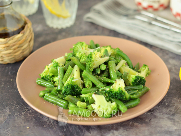 Стручковая фасоль с брокколи на сковороде, рецепт с фото