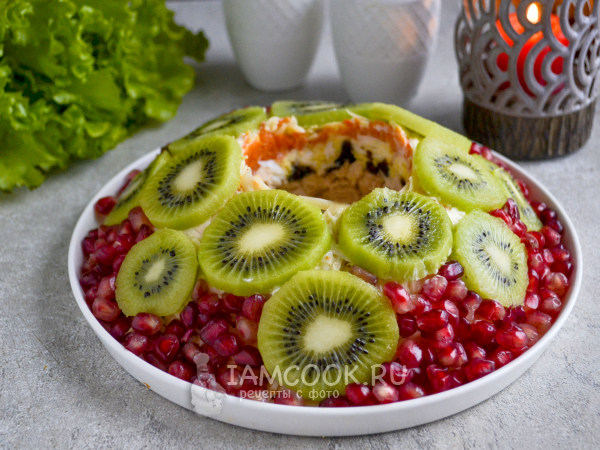 Салат «Дамский каприз» с киви, рецепт с фото