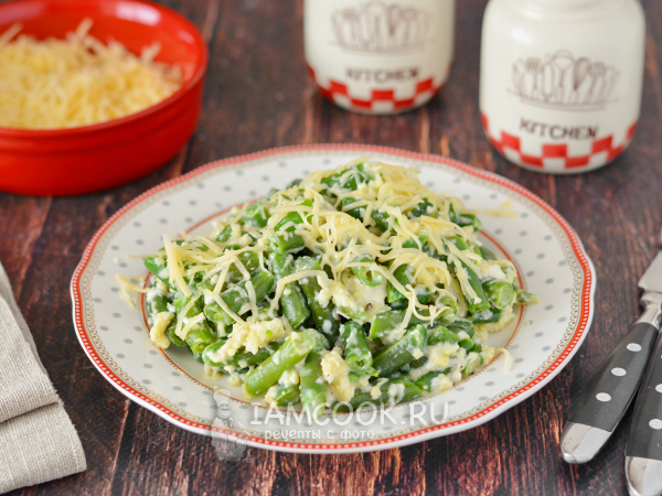 Стручковая фасоль с яйцом и сыром на сковороде, рецепт с фото