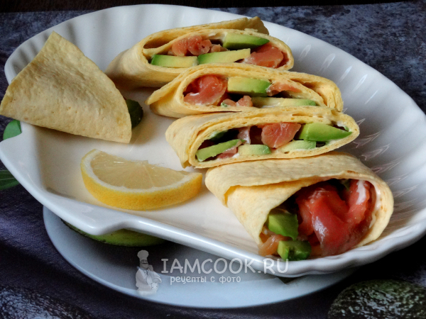 Тортилья с красной рыбой и авокадо, рецепт с фото