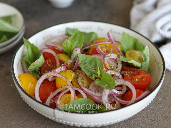 Салат из помидоров, базилика и лука, рецепт с фото