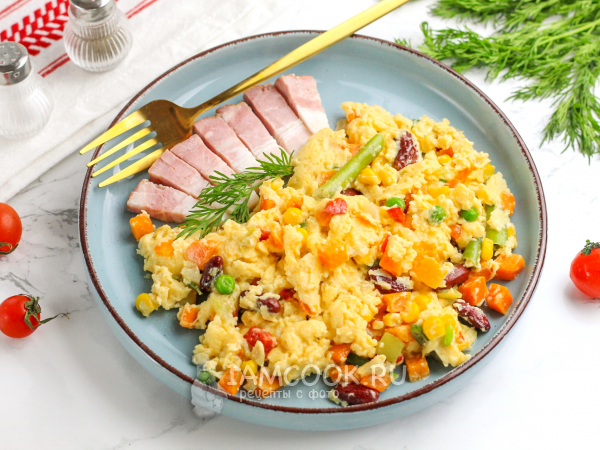 Скрэмбл с овощами, рецепт с фото