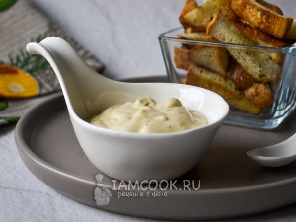 Чесночный соус для салата «Цезарь», рецепт с фото