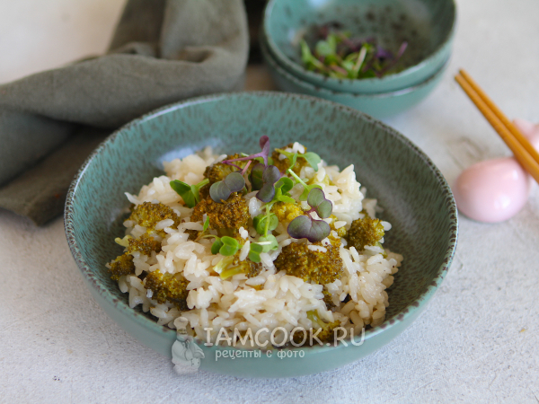 Рис с брокколи на сковороде, рецепт с фото