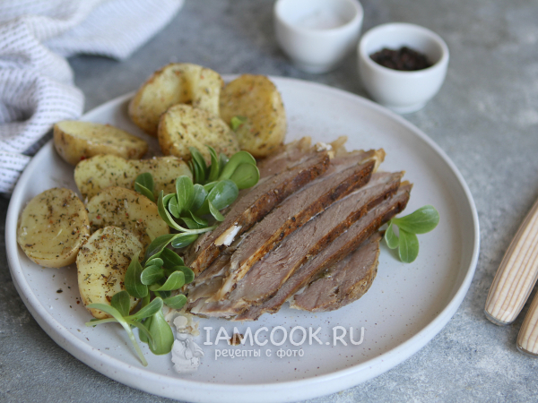 Баранья лопатка, запеченная в фольге в духовке, рецепт с фото