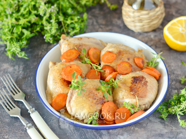 Курица с морковью на сковороде, рецепт с фото