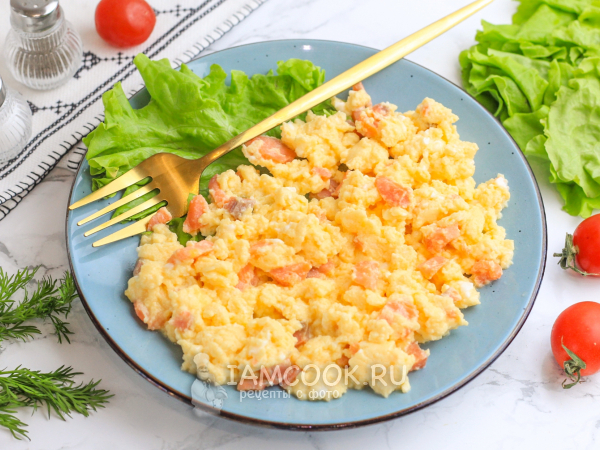 Скрэмбл с лососем, рецепт с фото