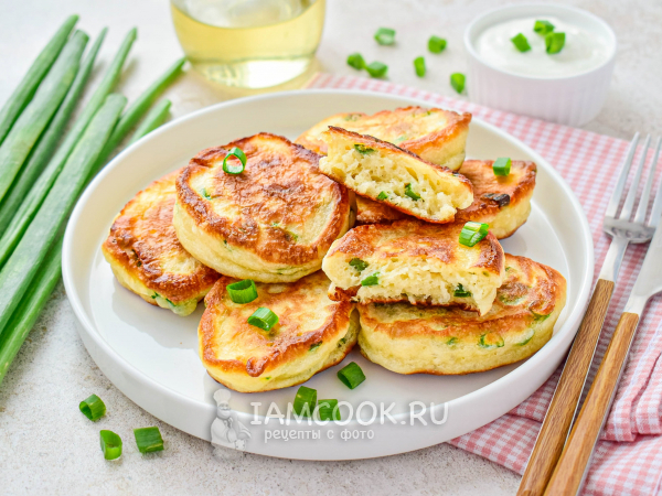 Оладьи на молоке с зеленым луком, рецепт с фото