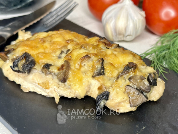 Отбивные из куриного филе с грибами в духовке, рецепт с фото