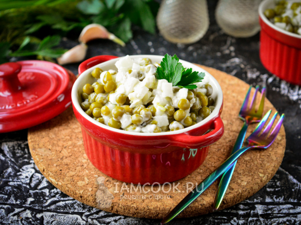 Салат из консервированного зеленого горошка и лука, рецепт с фото