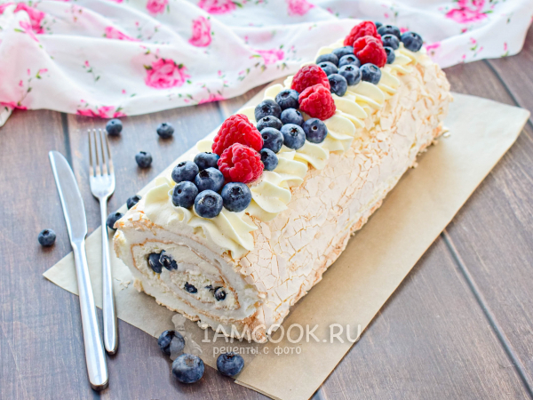 Меренговый рулет с голубикой, рецепт с фото