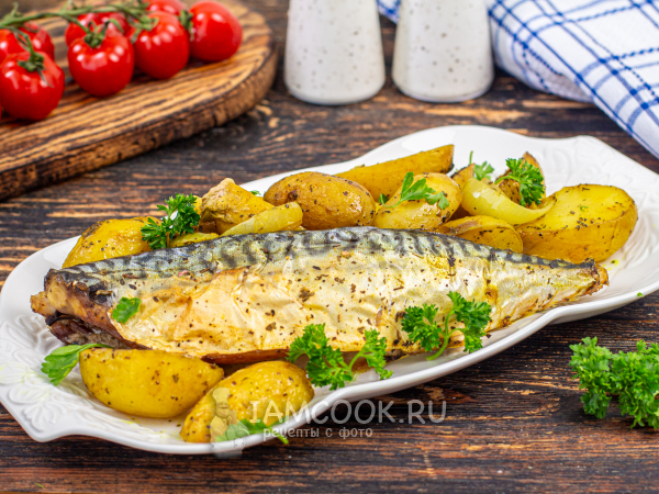 Скумбрия с картошкой в рукаве в духовке, рецепт с фото
