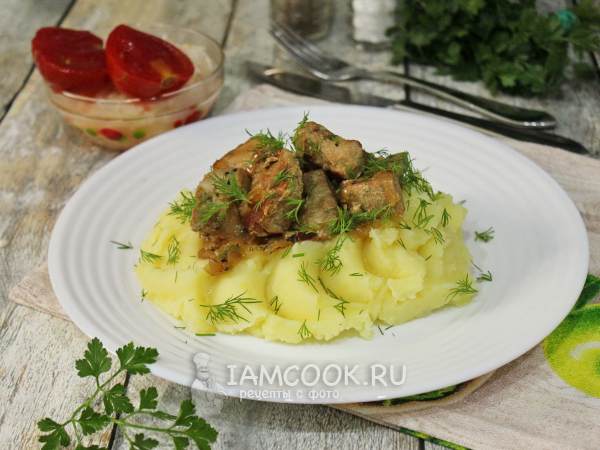 Свиная шея на сковороде с луком, рецепт с фото