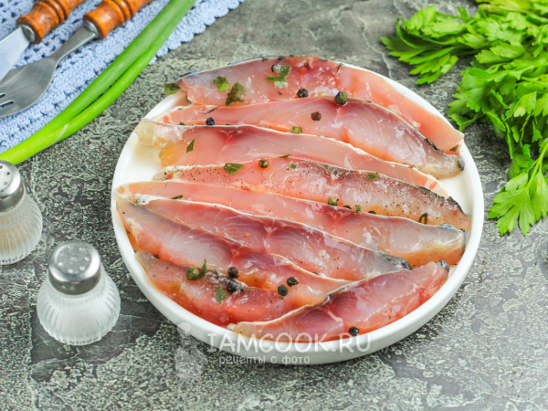 Малосольный сазан, рецепт с фото