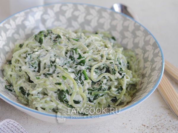 Спагетти со шпинатом в сливочном соусе, рецепт с фото