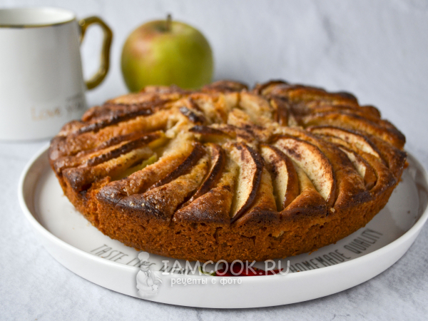 Постный заливной пирог с яблоками, рецепт с фото