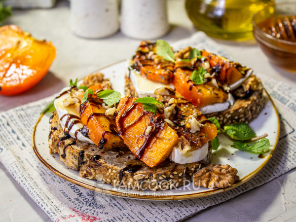 Брускетта с хурмой, рецепт с фото