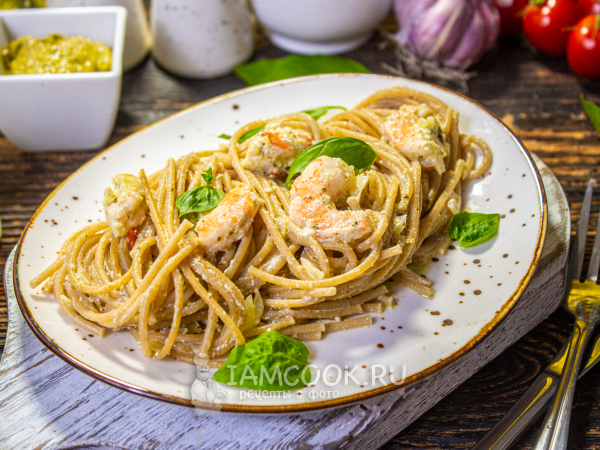 Паста с креветками в сливочным соусом с песто, рецепт с фото