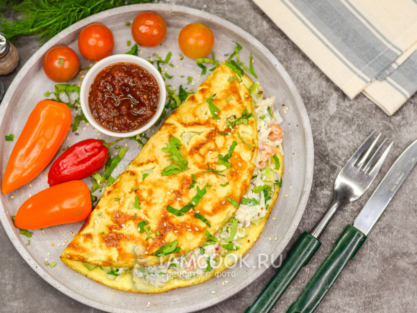 Омлет с начинкой на сковороде, рецепт с фото